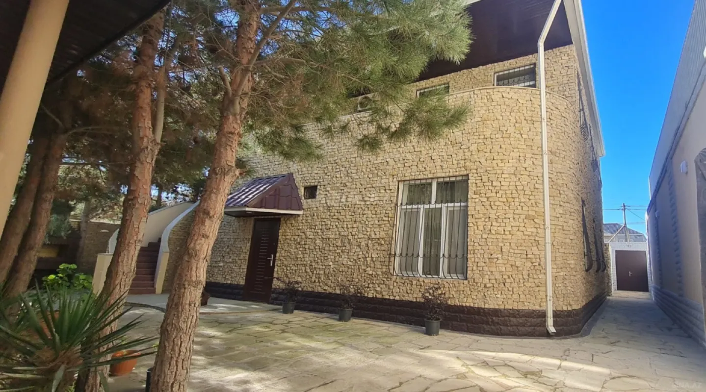 Satılır 7 otaqlı həyət evi 360 m²