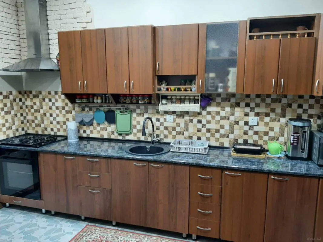 Satılır 7 otaqlı həyət evi 360 m²