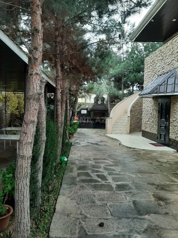 Satılır 7 otaqlı həyət evi 360 m²