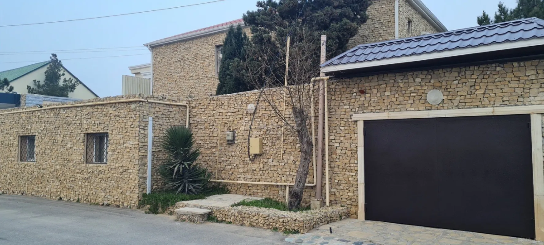 Satılır 7 otaqlı həyət evi 360 m²