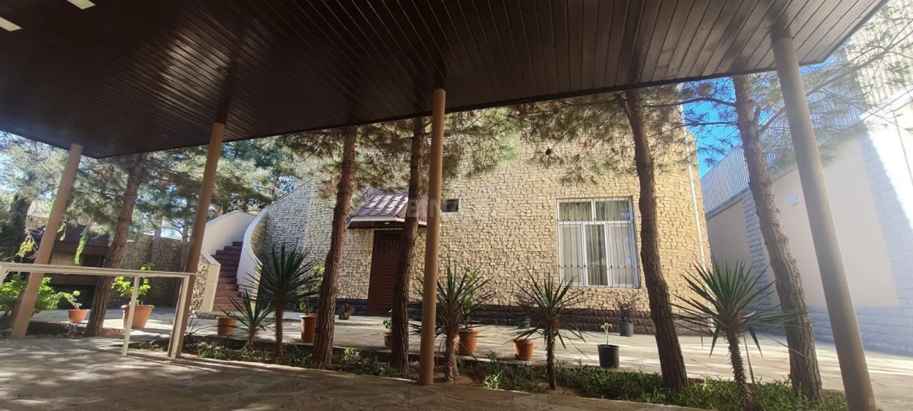 Satılır 7 otaqlı həyət evi 360 m²