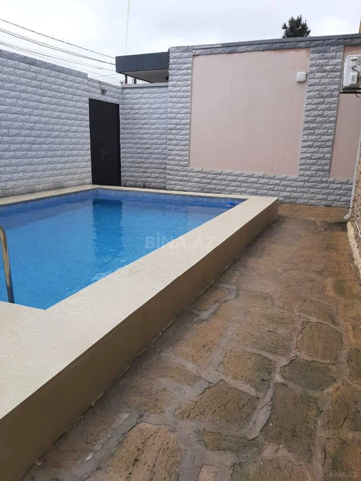 Satılır 7 otaqlı həyət evi 360 m²
