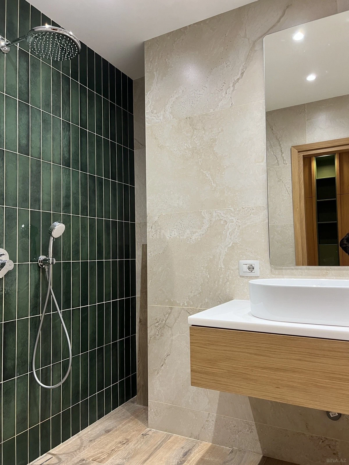 Satılır 3 otaqlı mənzil 132 m²