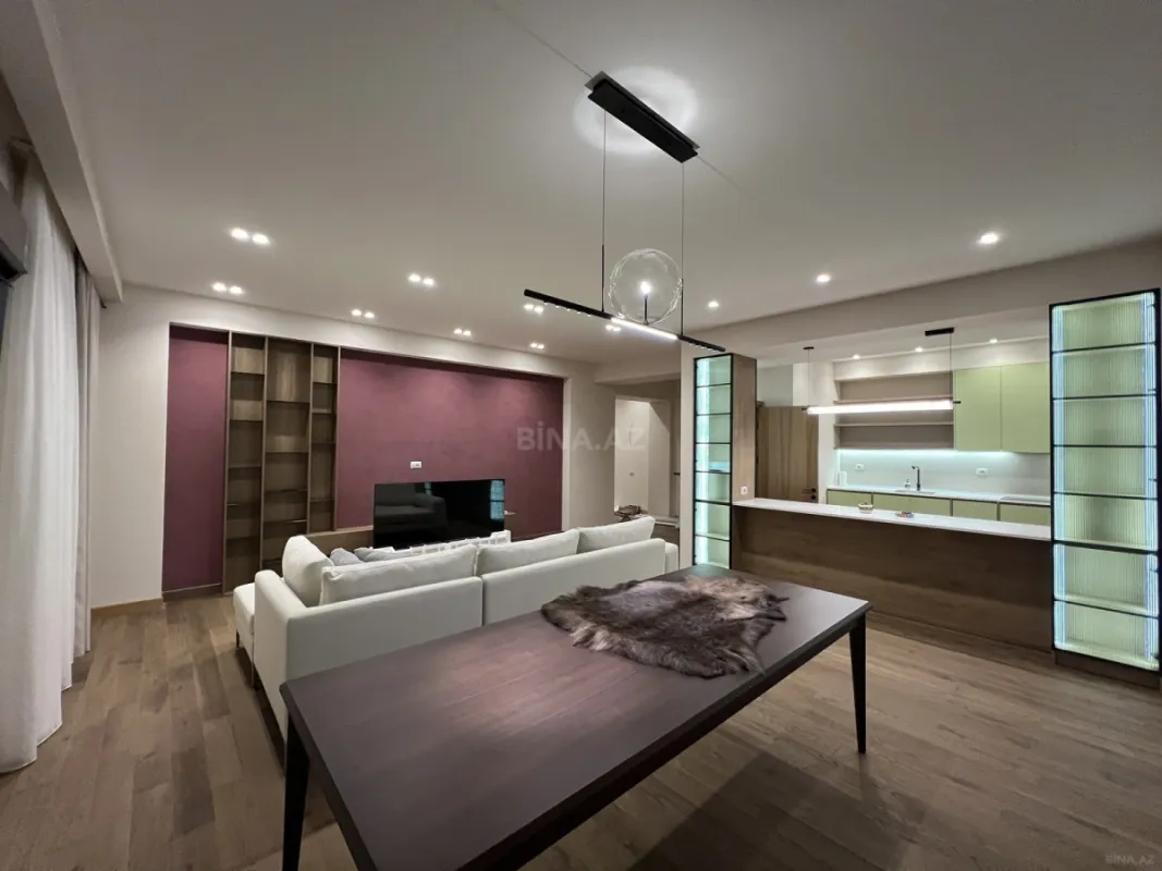 Satılır 3 otaqlı mənzil 132 m²