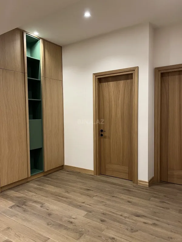 Satılır 3 otaqlı mənzil 132 m²