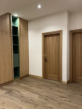 Satılır 3 otaqlı mənzil 132 m²