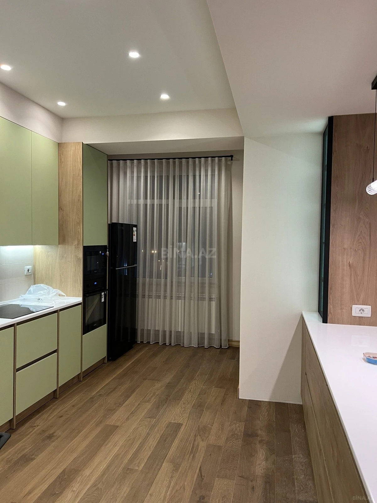 Satılır 3 otaqlı mənzil 132 m²