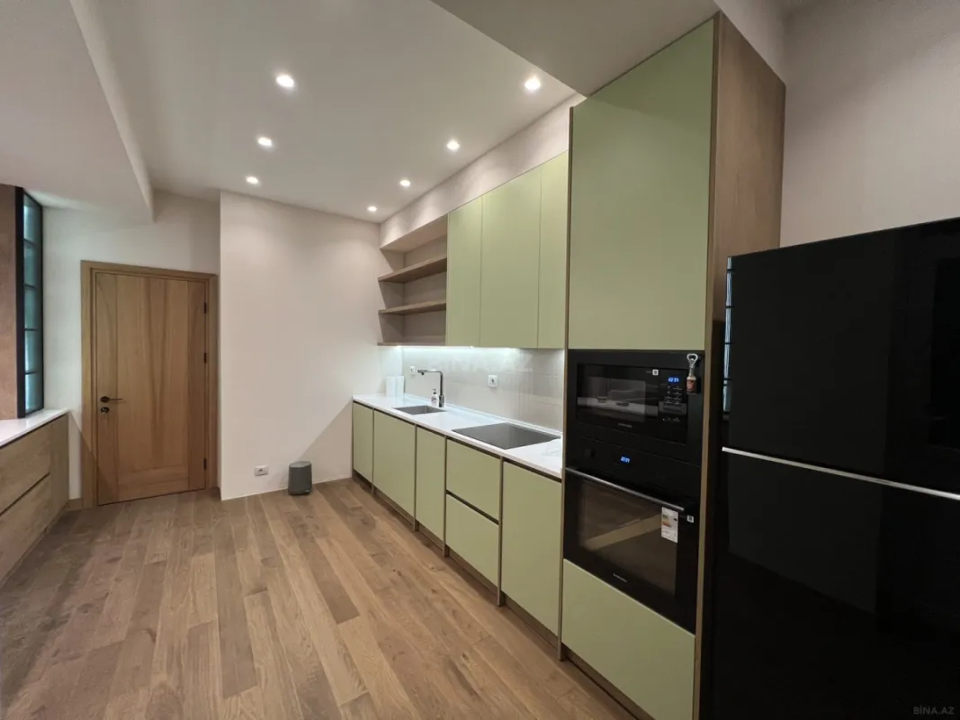 Satılır 3 otaqlı mənzil 132 m²
