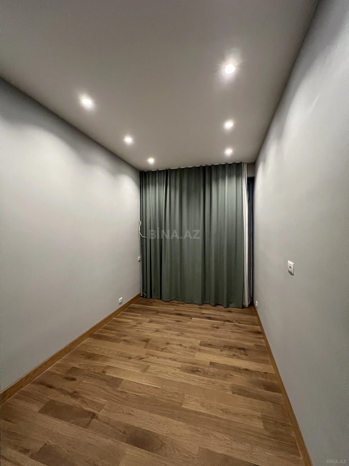 Satılır 3 otaqlı mənzil 132 m²