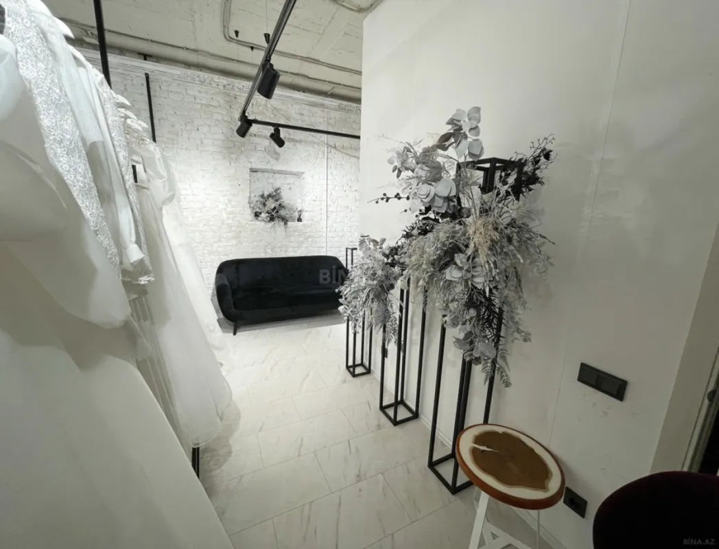 Satılır 5 otaqlı mənzil 255 m²