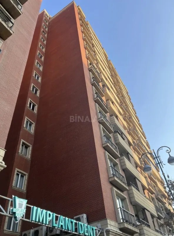 Satılır 5 otaqlı mənzil 255 m²