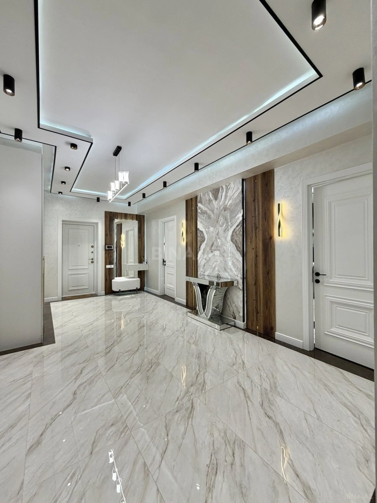 Satılır 3 otaqlı mənzil 137 m²