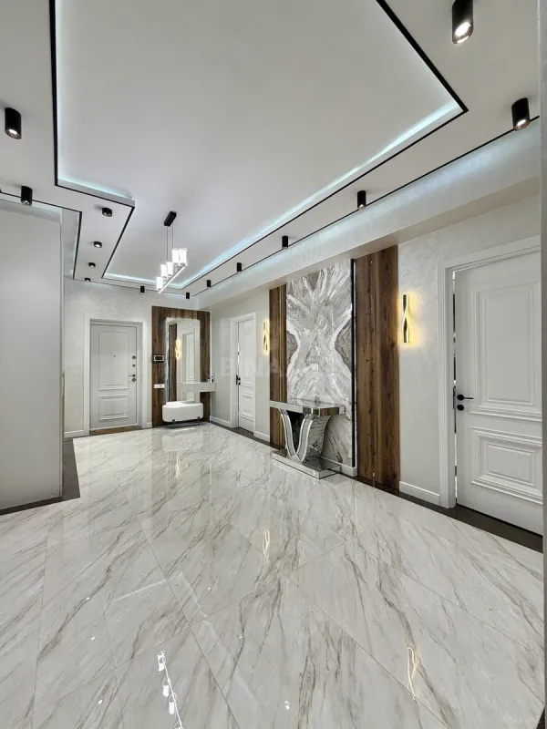 Satılır 3 otaqlı mənzil 137 m²