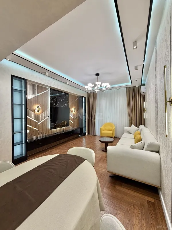 Satılır 3 otaqlı mənzil 137 m²