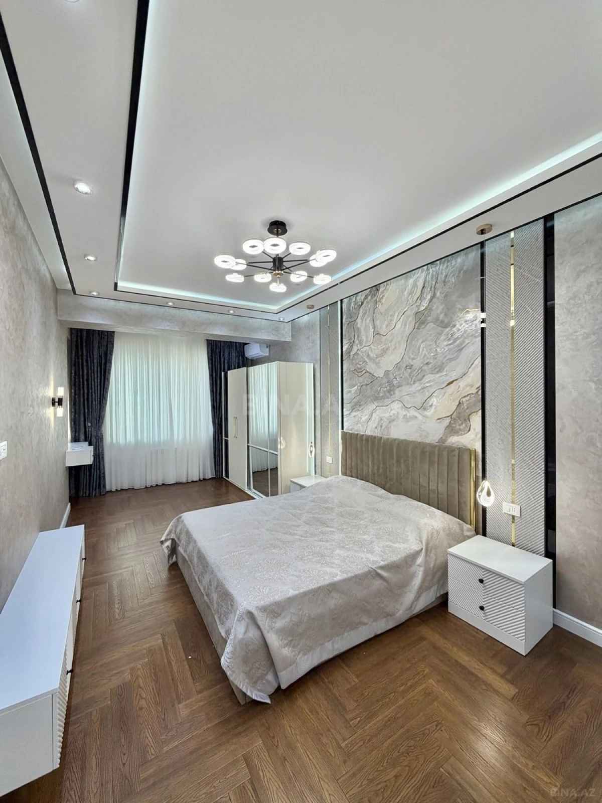 Satılır 3 otaqlı mənzil 137 m²