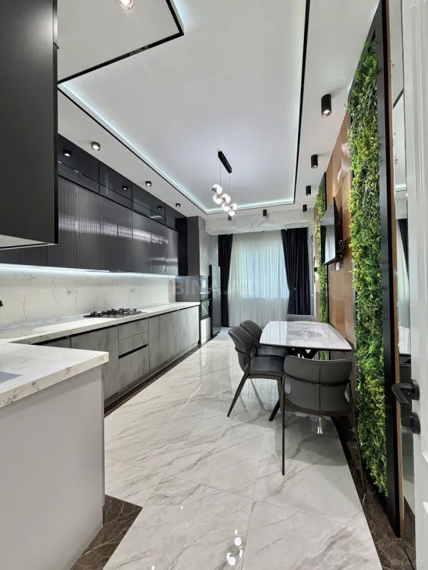 Satılır 3 otaqlı mənzil 137 m²