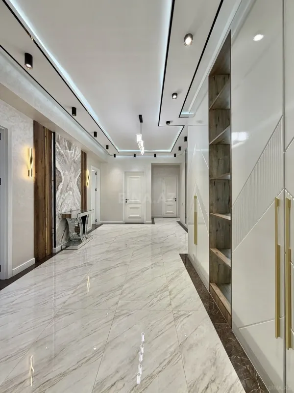 Satılır 3 otaqlı mənzil 137 m²