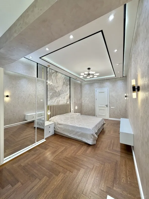 Satılır 3 otaqlı mənzil 137 m²