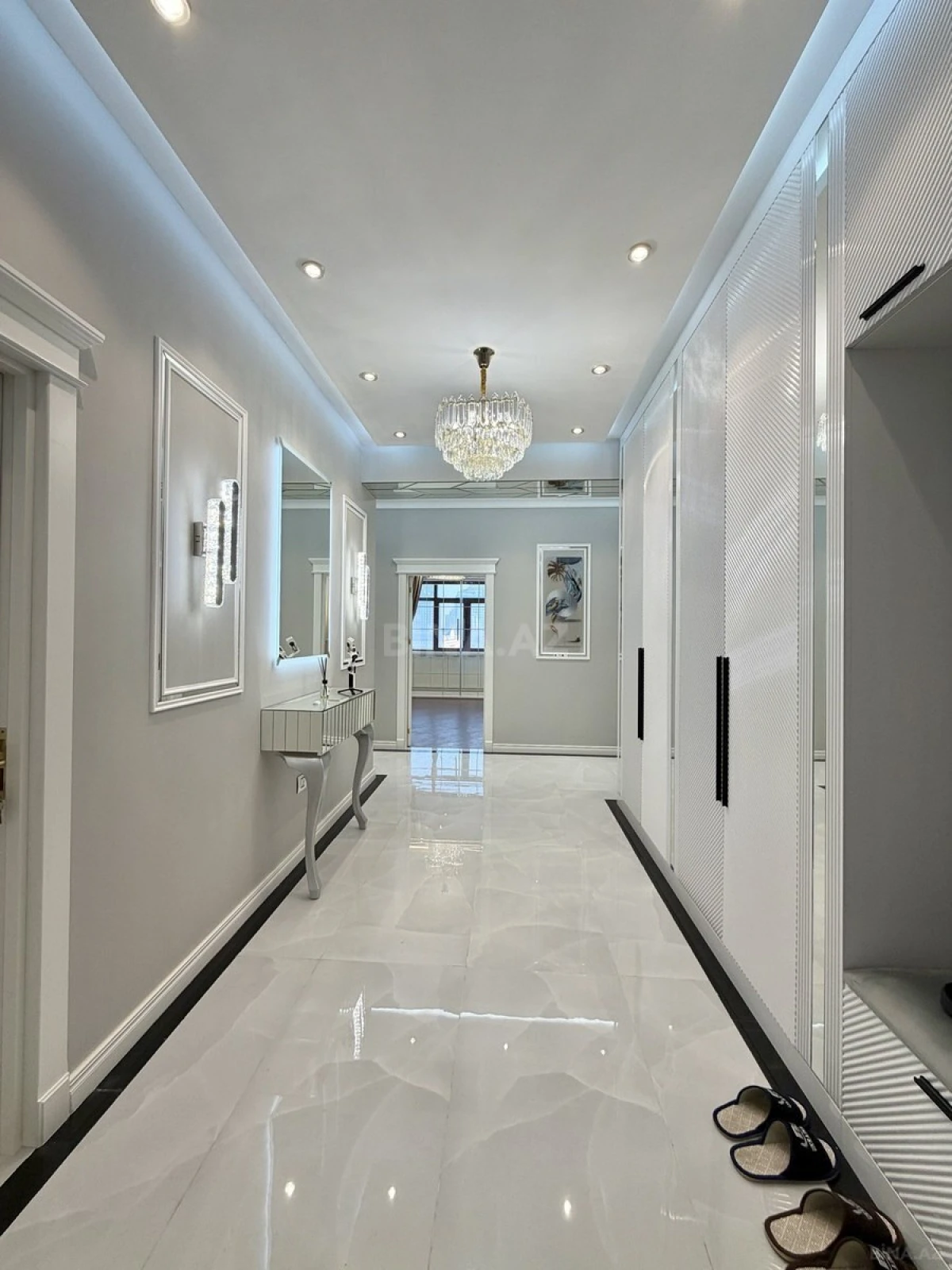 Satılır 3 otaqlı mənzil 107 m²