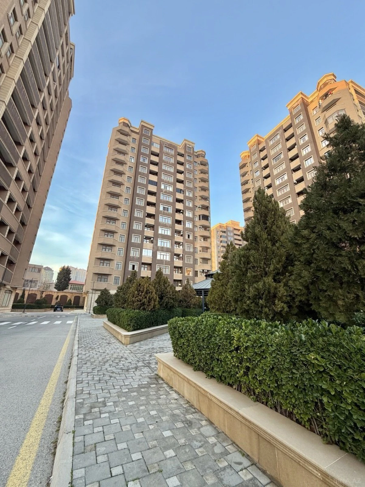 Satılır 3 otaqlı mənzil 107 m²