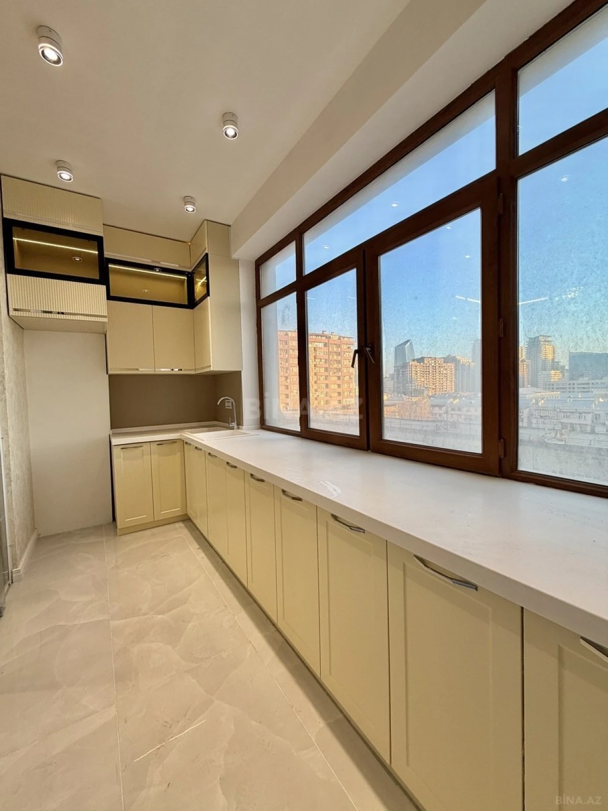 Satılır 3 otaqlı mənzil 107 m²