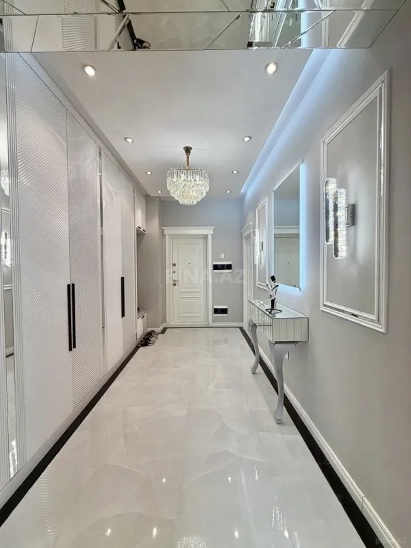 Satılır 3 otaqlı mənzil 107 m²