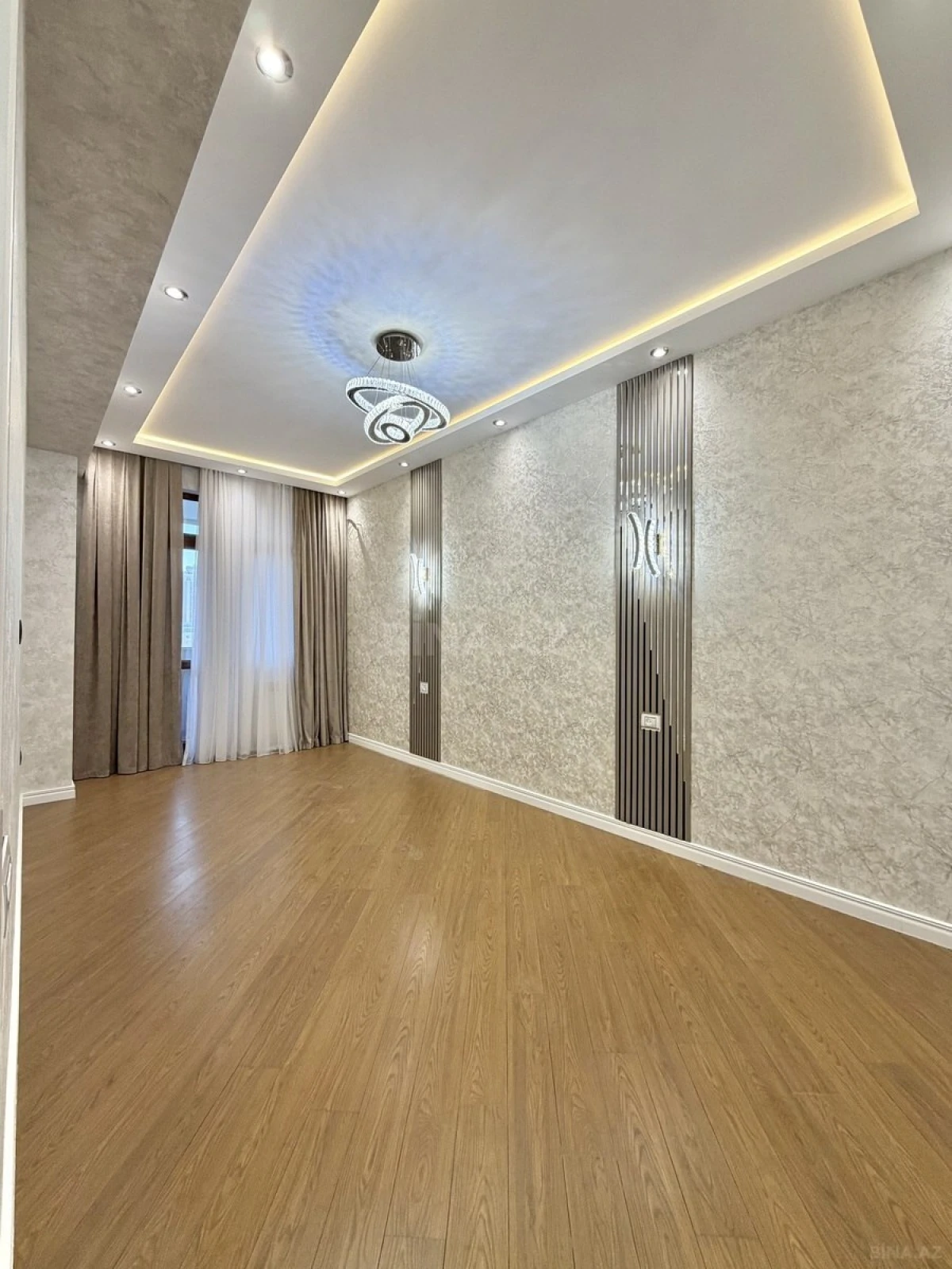 Satılır 3 otaqlı mənzil 107 m²
