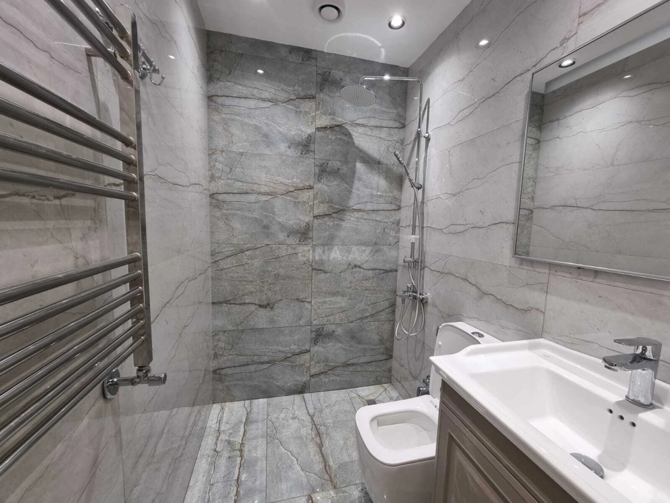 Kirayə verilir 2 otaqlı mənzil 67 m²