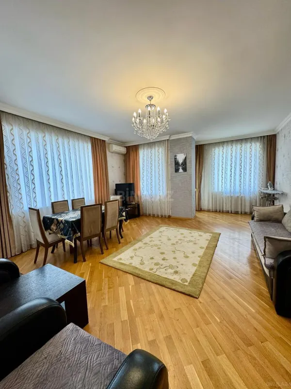 Satılır 3 otaqlı mənzil 125 m²