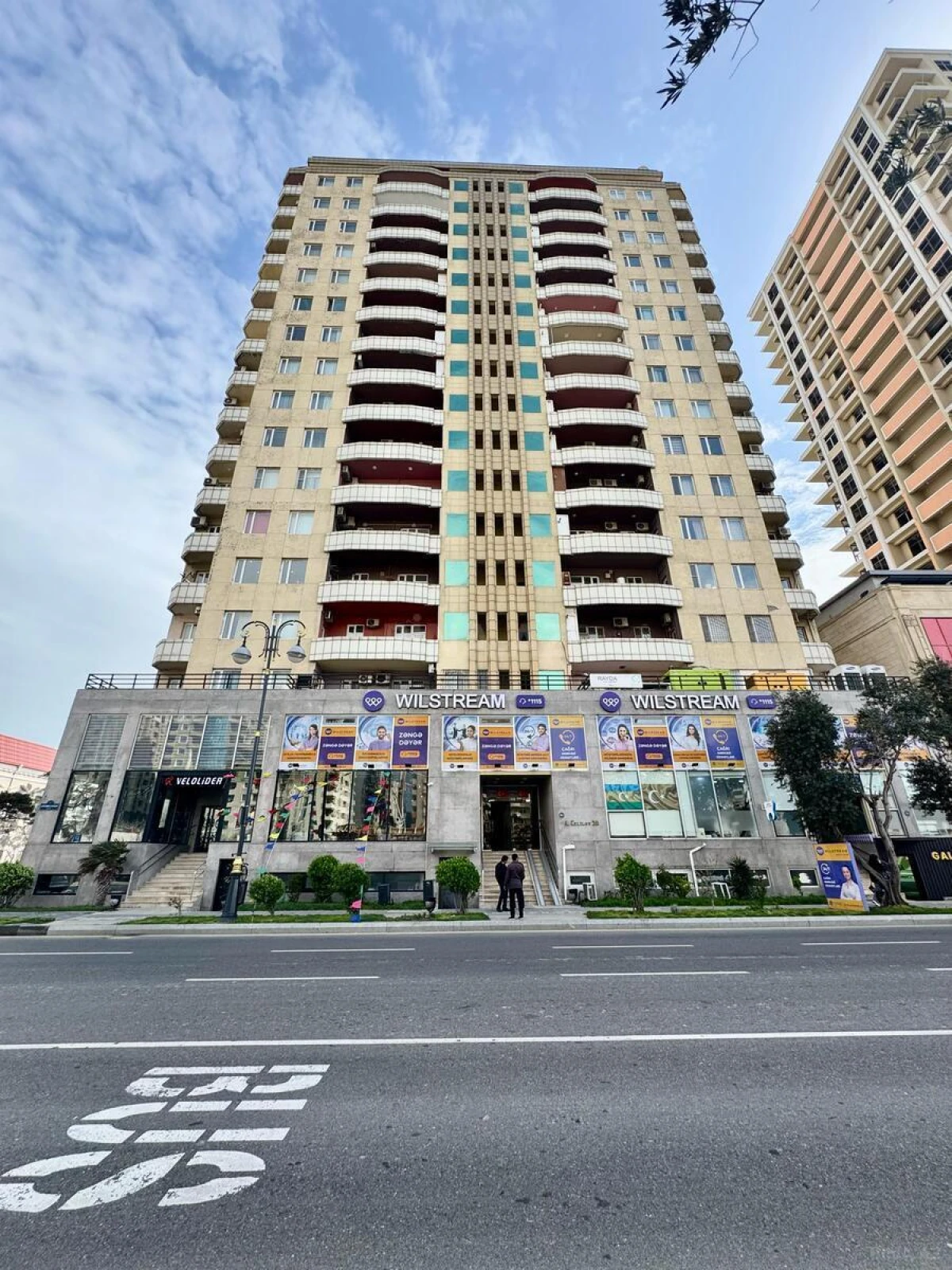 Satılır 3 otaqlı mənzil 125 m²