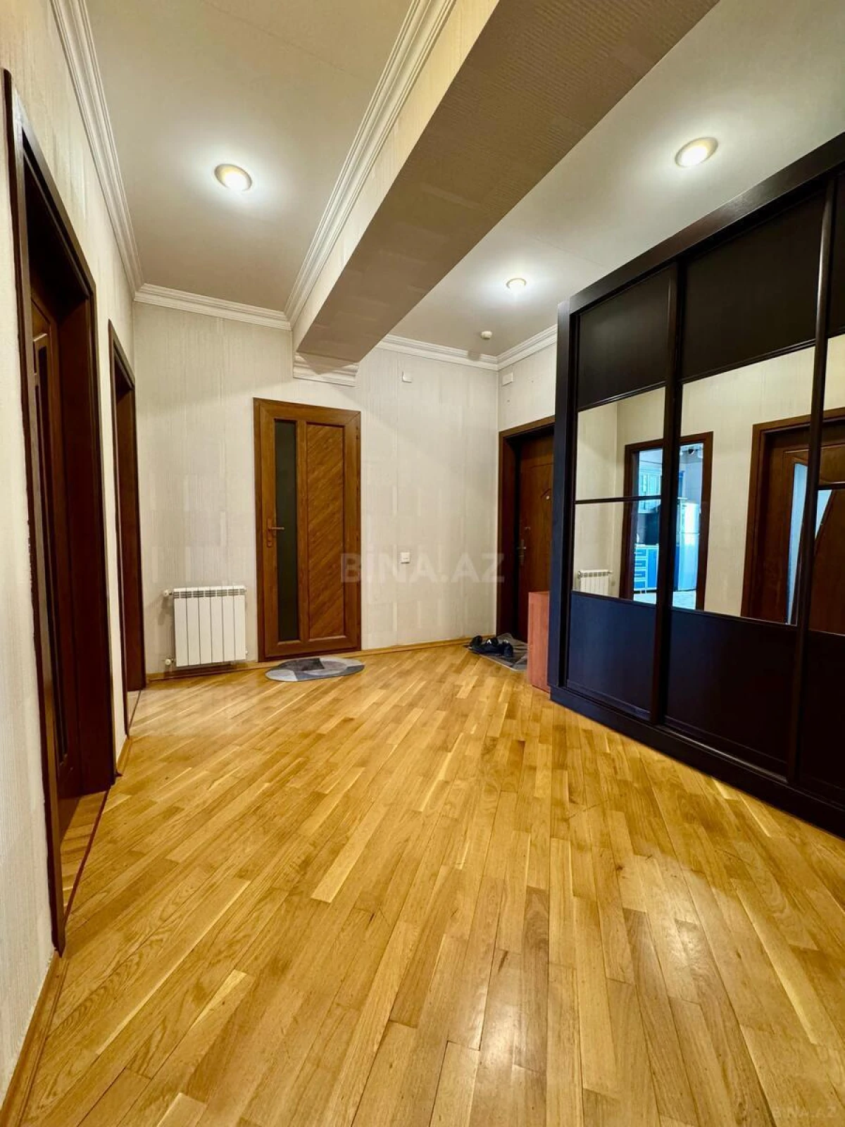 Satılır 3 otaqlı mənzil 125 m²