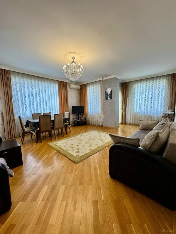 Satılır 3 otaqlı mənzil 125 m²