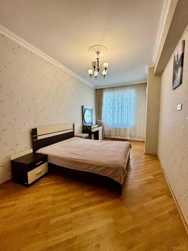 Satılır 3 otaqlı mənzil 125 m²