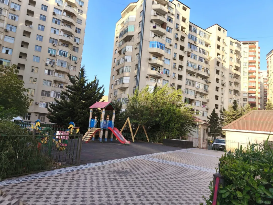 Satılır 3 otaqlı mənzil 108 m²