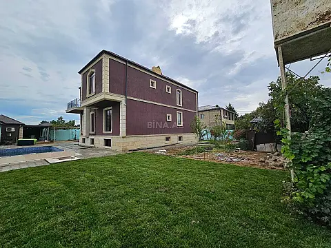 Satılır 11 otaqlı həyət evi 450 m²