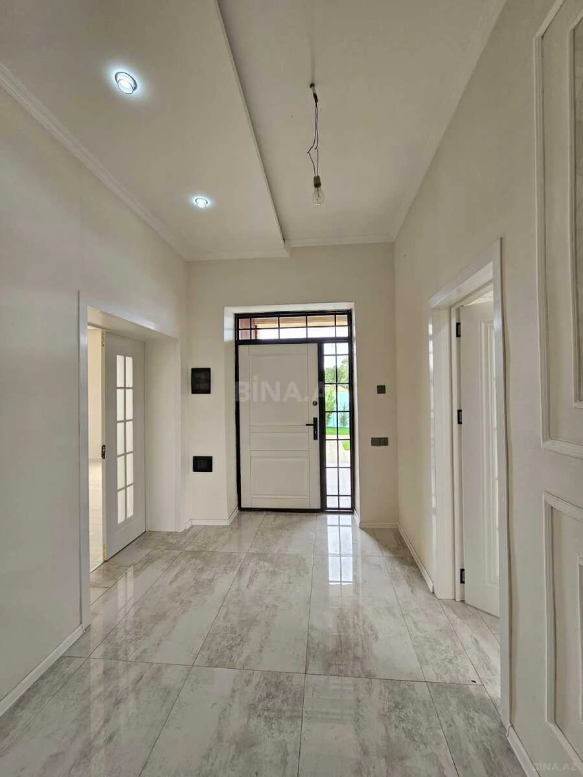 Satılır 11 otaqlı həyət evi 450 m²