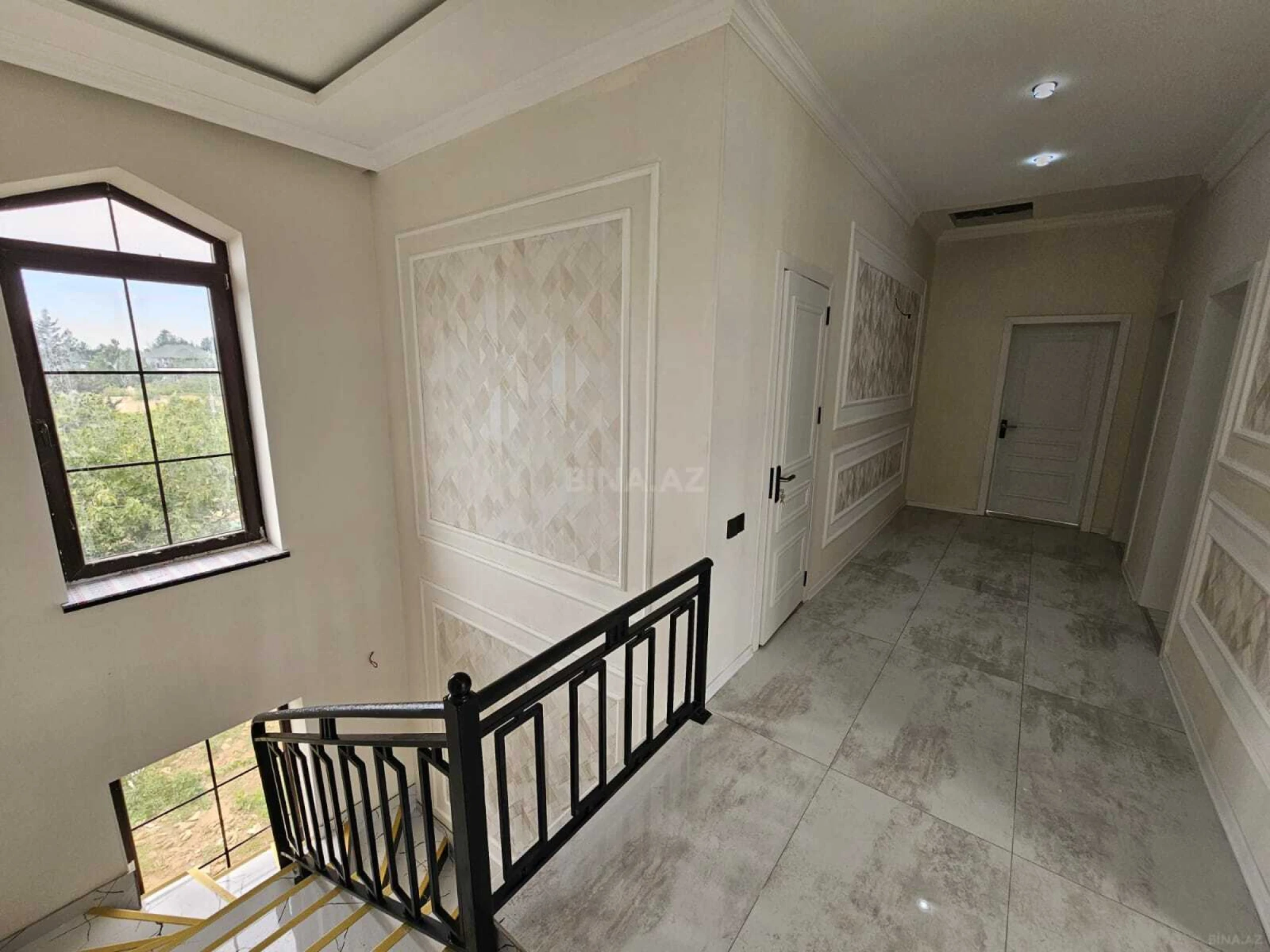 Satılır 11 otaqlı həyət evi 450 m²