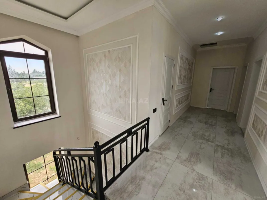 Satılır 11 otaqlı həyət evi 450 m²