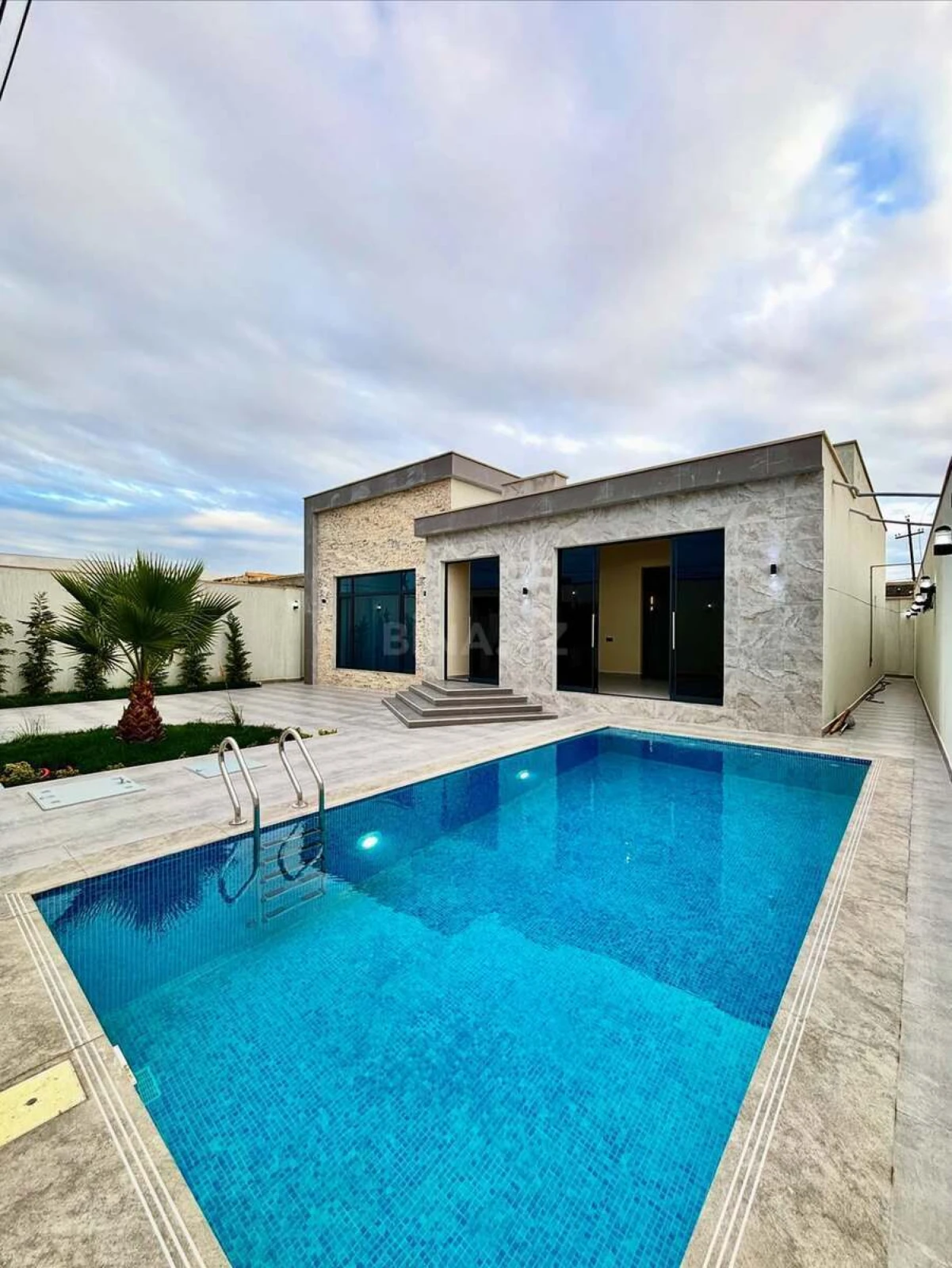 Kirayə verilir 4 otaqlı həyət evi 200 m²