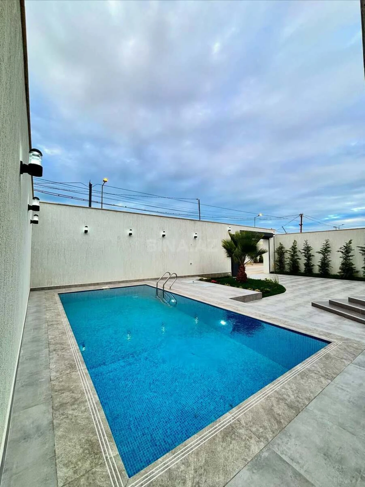 Kirayə verilir 4 otaqlı həyət evi 200 m²