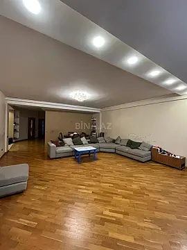 Satılır 3 otaqlı mənzil 175 m²