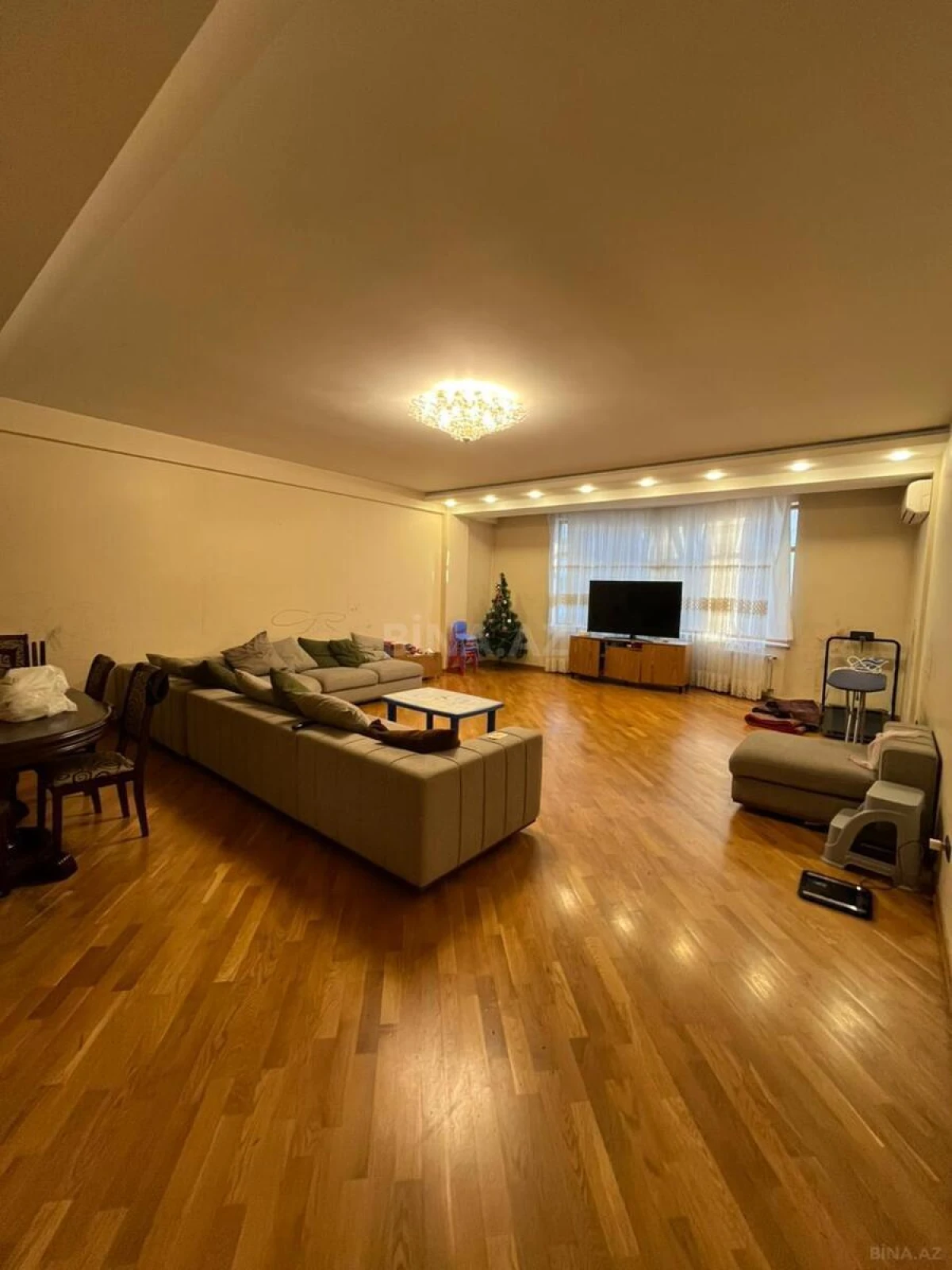 Satılır 3 otaqlı mənzil 175 m²