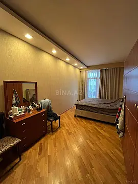 Satılır 3 otaqlı mənzil 175 m²