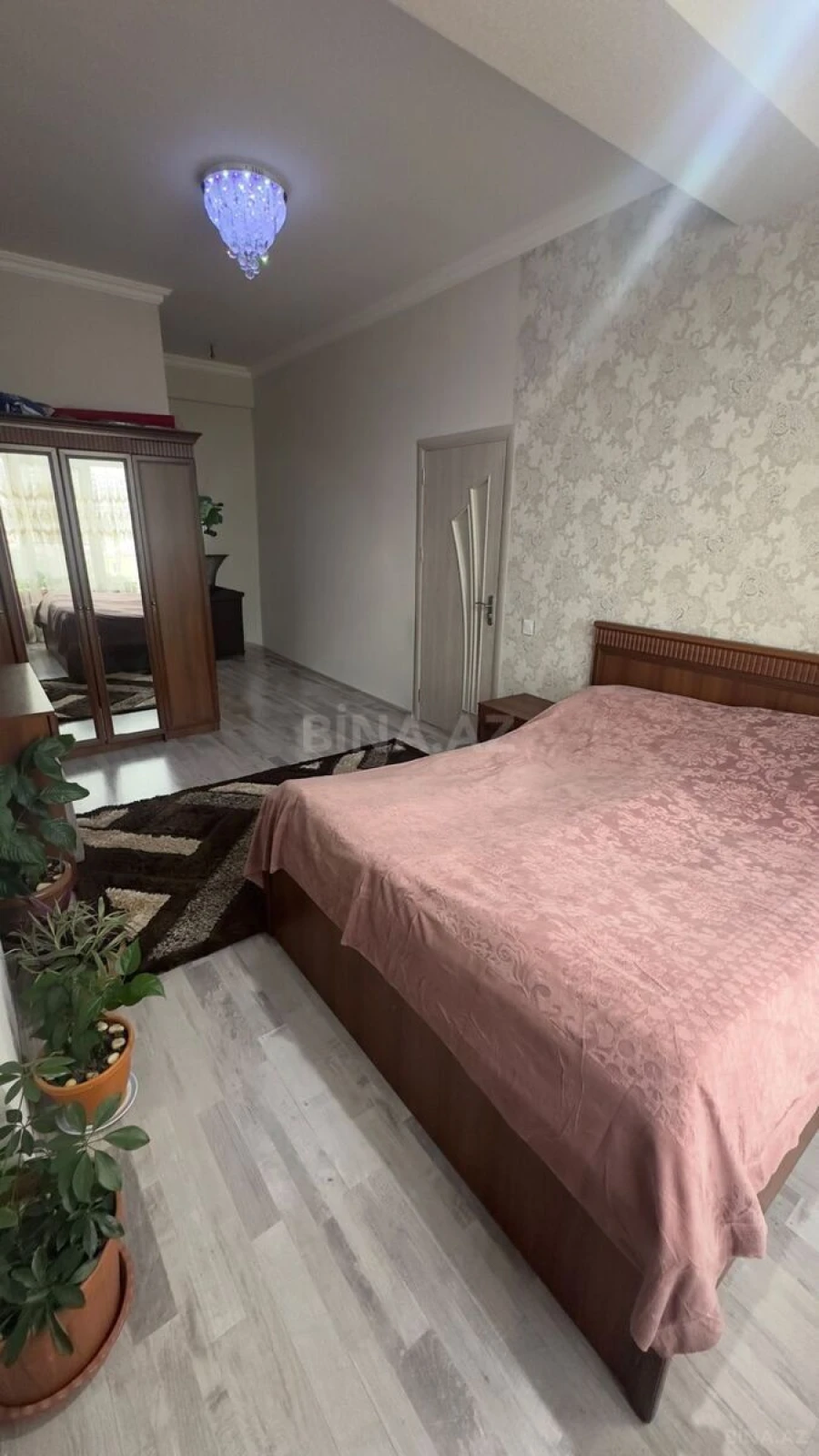 Satılır 3 otaqlı mənzil 126 m²