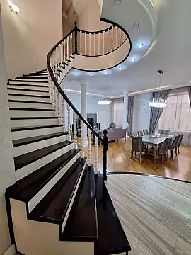 Satılır 4 otaqlı həyət evi 420 m²