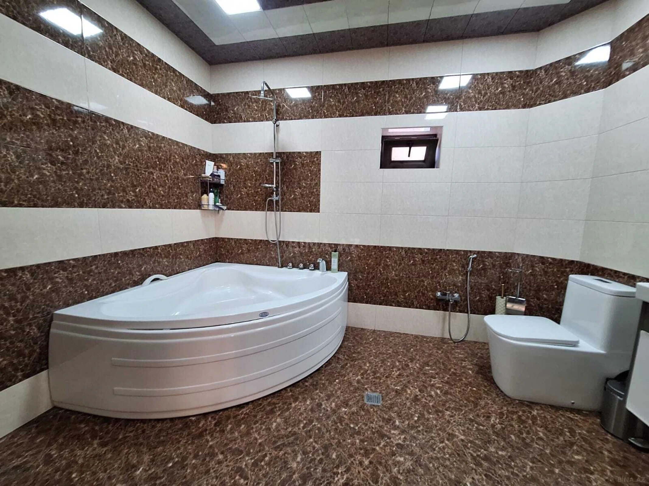 Satılır 4 otaqlı həyət evi 420 m²