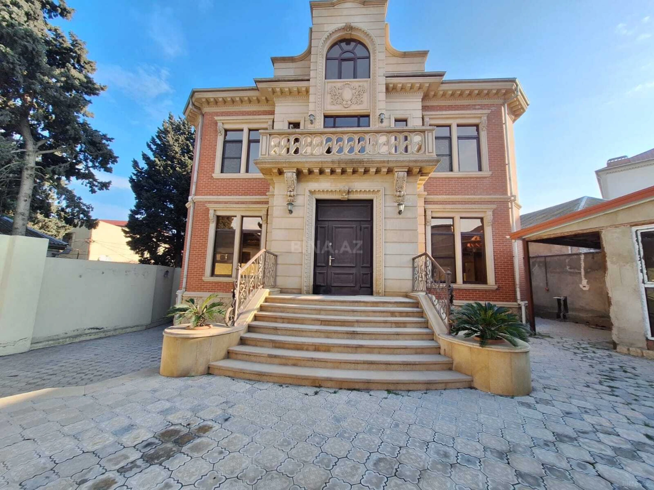 Satılır 4 otaqlı həyət evi 420 m²