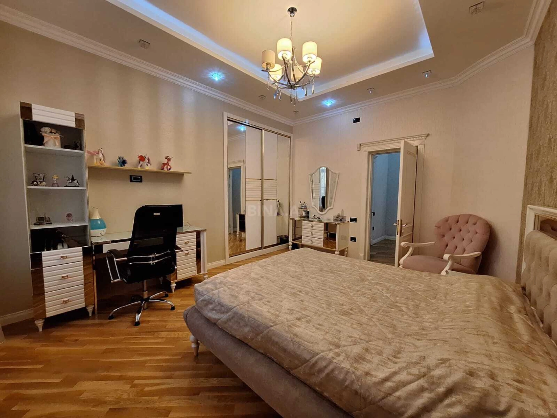 Satılır 4 otaqlı həyət evi 420 m²