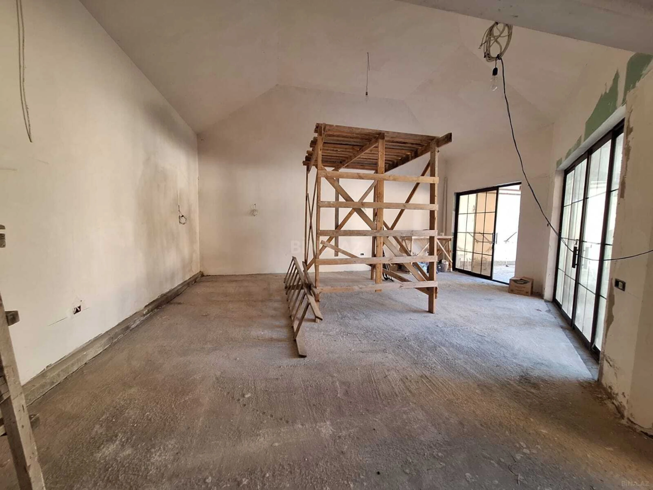 Satılır 4 otaqlı həyət evi 420 m²