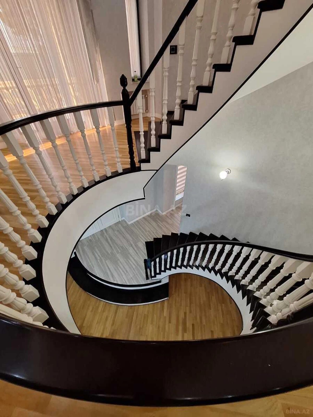 Satılır 4 otaqlı həyət evi 420 m²